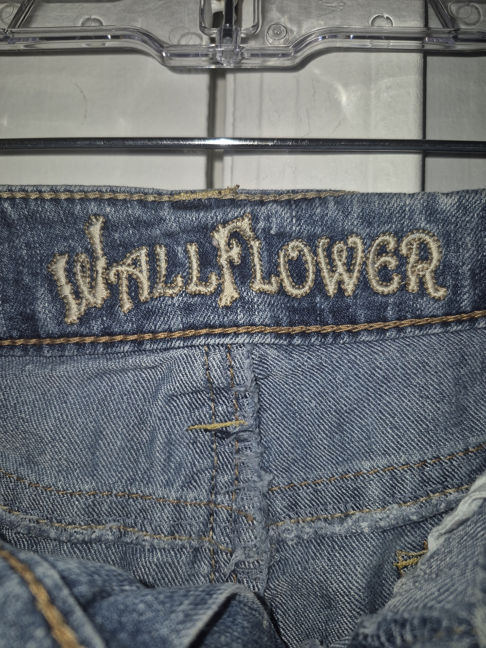 Wallflower Women's Blue Denim Cuffed Shorts Size Juniors 11 Y2K Style Low Rise - Picture 4 of 6